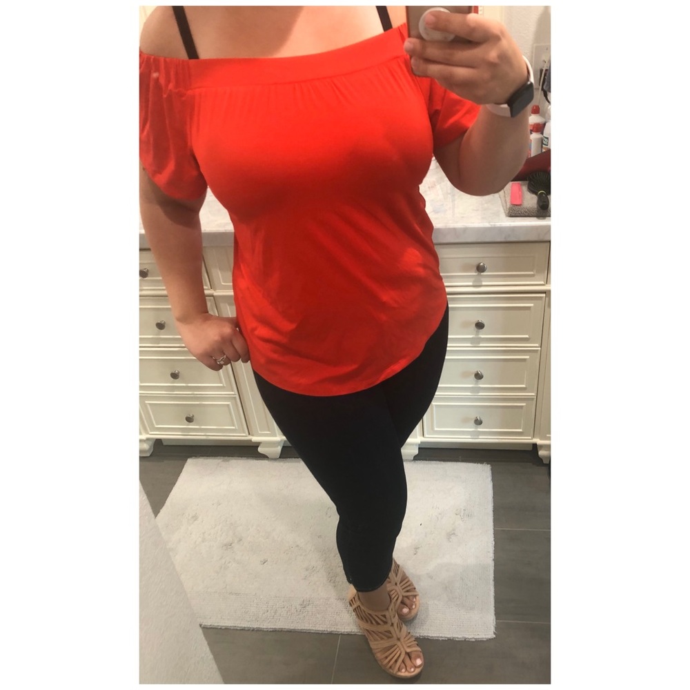 💕HP💕Stitch Fix Women’s off the shoulder top